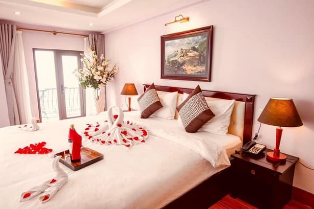 Luxury Studio Suite, 1 King Bed, Non Smoking, Private Bathroom