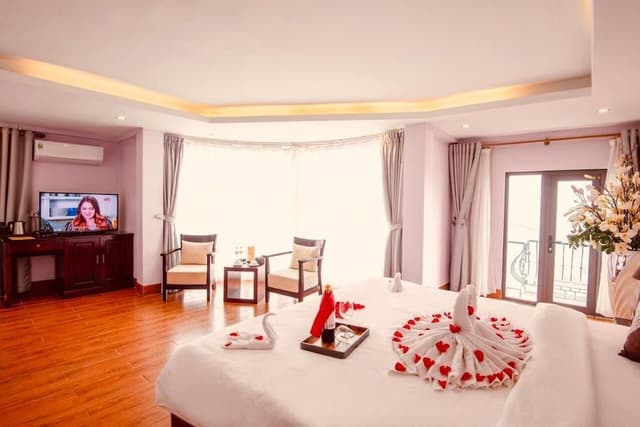 Luxury Studio Suite, 1 King Bed, Non Smoking, Private Bathroom