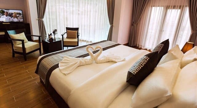 Luxury Studio Suite, 1 King Bed, Non Smoking, Private Bathroom