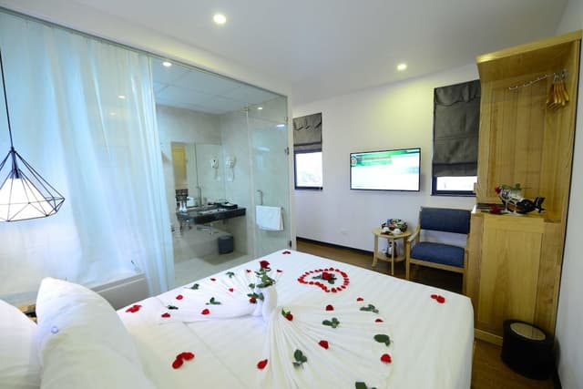 Honeymoon Suite
