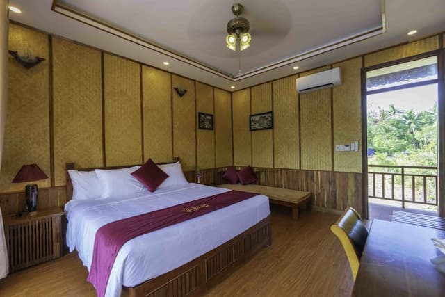 Deluxe Room, Pool View