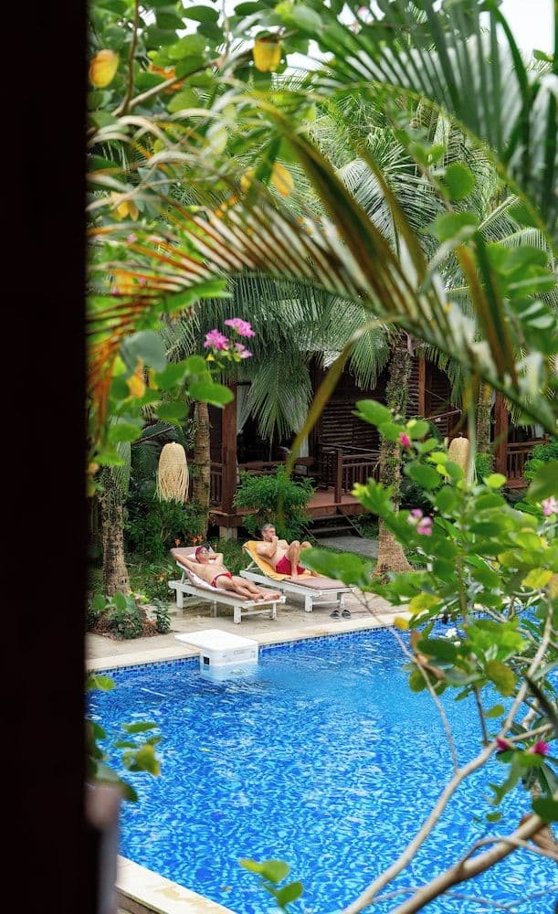 Deluxe Room, Pool View