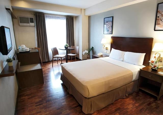 Deluxe Queen Room
