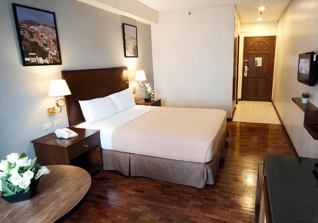 Deluxe Queen Room