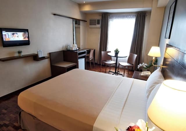 Deluxe Queen Room