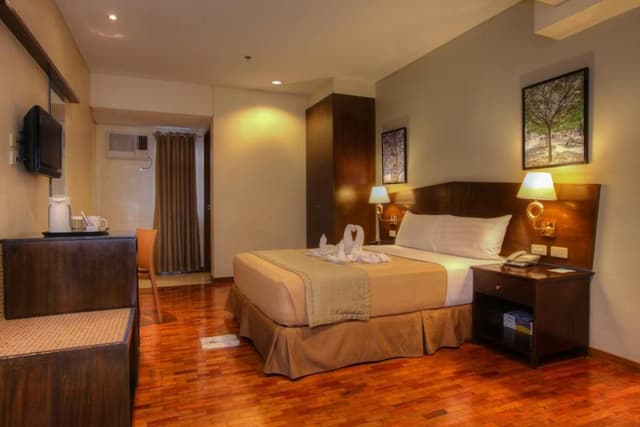 Deluxe Queen Room