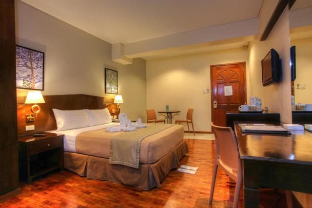 Deluxe Queen Room