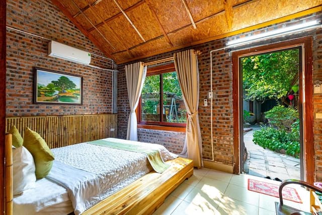 Deluxe Double Room, 1 King Bed, Balcony, Garden View