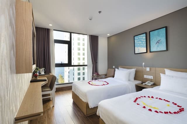 Deluxe Double or Twin Room, Window