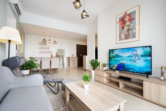Three-Bedroom Apartment (Free Swimming Pool & Gym)