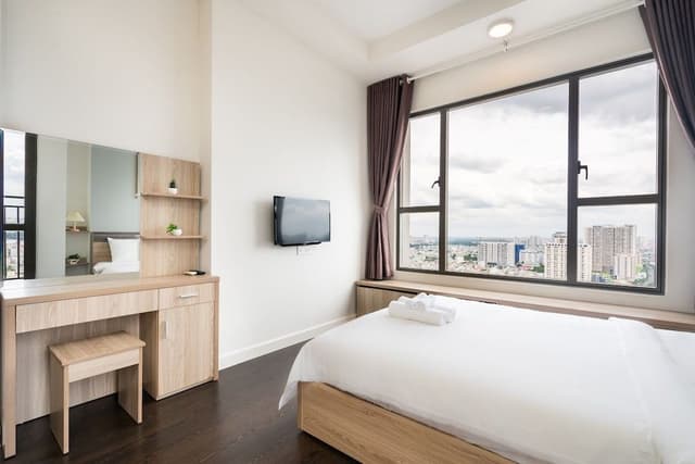 Three-Bedroom Apartment (Free Swimming Pool & Gym)