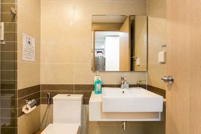 Three-Bedroom Apartment (Free Swimming Pool & Gym)