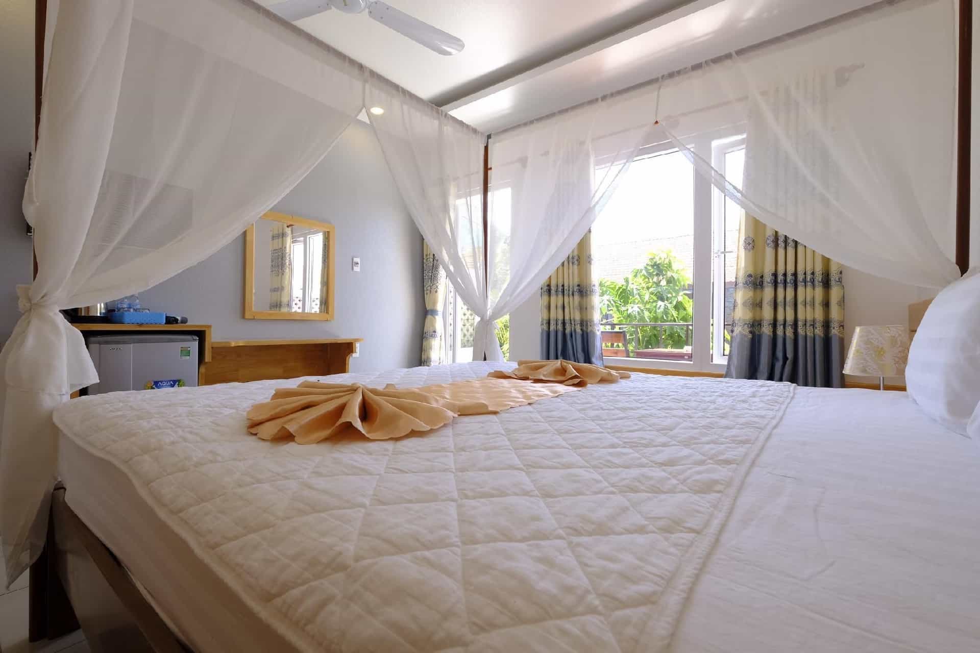 MAY BUNGALOW MAY BUNGALOW