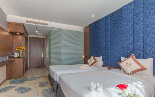 Deluxe Room, 2 Twin Beds, Sea View