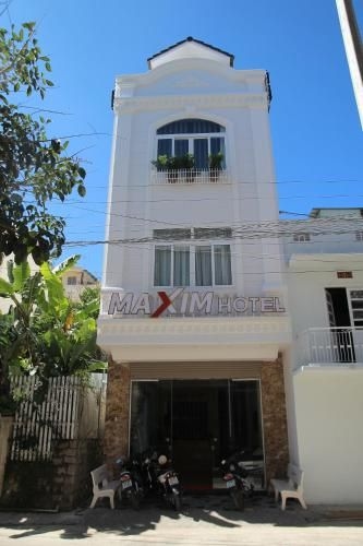 โรงแรมแม็กซิม (Maxim Hotel)0