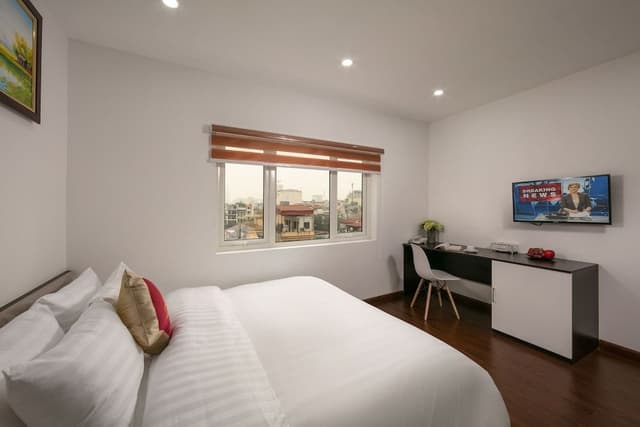 Deluxe Double Room, 1 King Bed, City View
