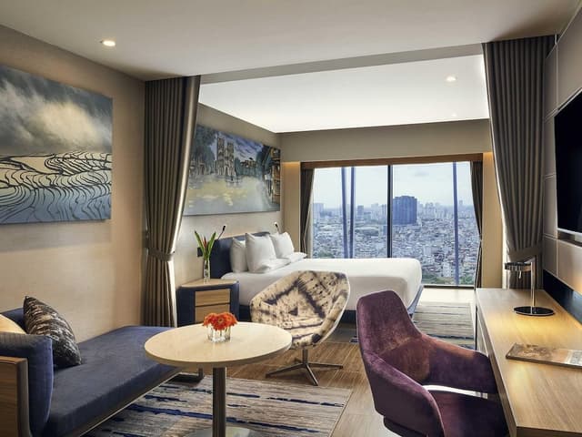 Deluxe Room, 1 King Bed, City View