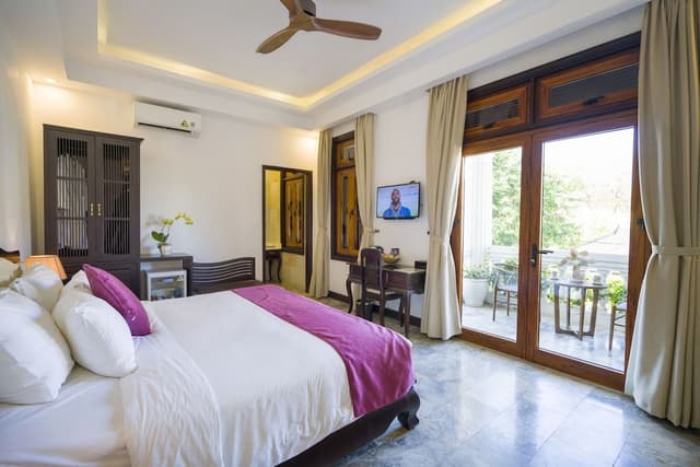 Executive Double Room (City view or Garden View)