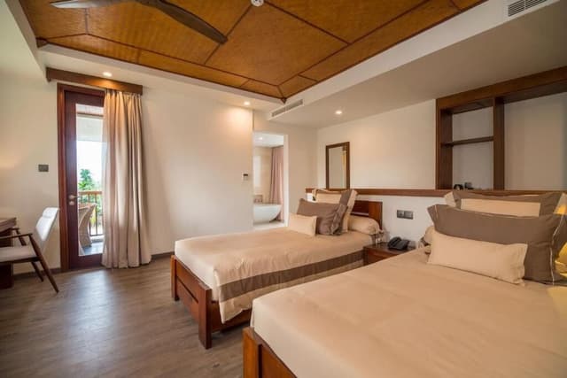 Grand Deluxe Room, Balcony