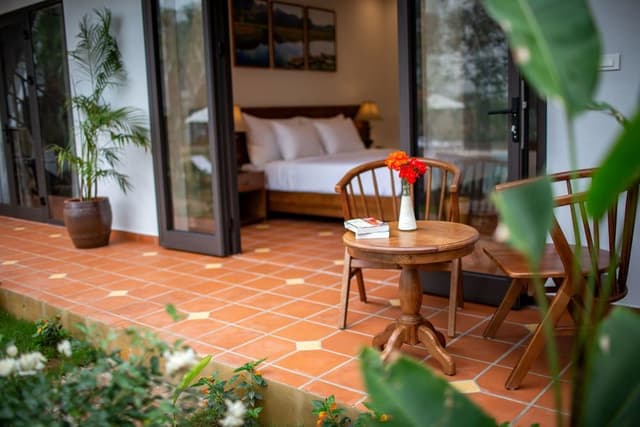 King Room, Pool View