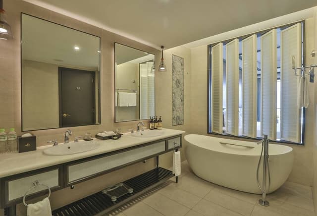 Executive Suite King Bed