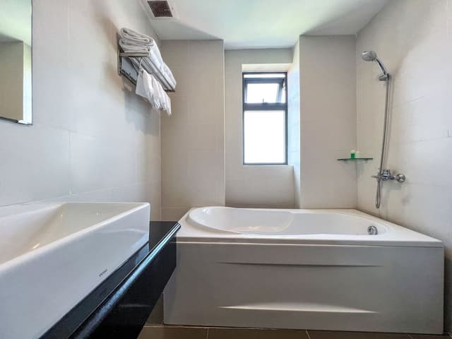 Deluxe Triple Room, City View