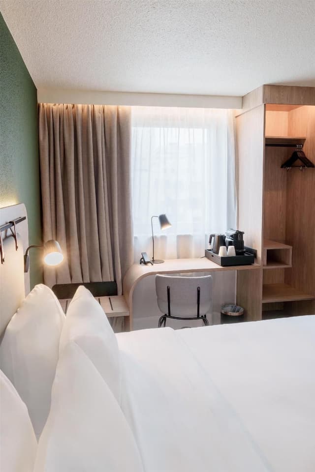 Superior Room - 1 King Bed