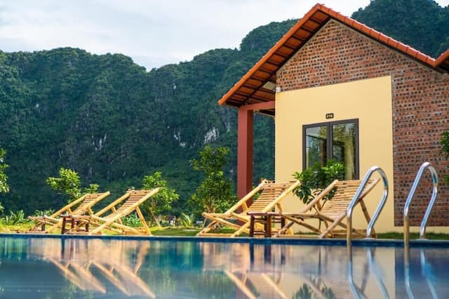 Deluxe Room, Pool View
