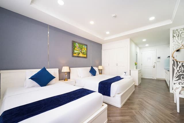 Standard Apartment, Multiple Beds, Bathtub