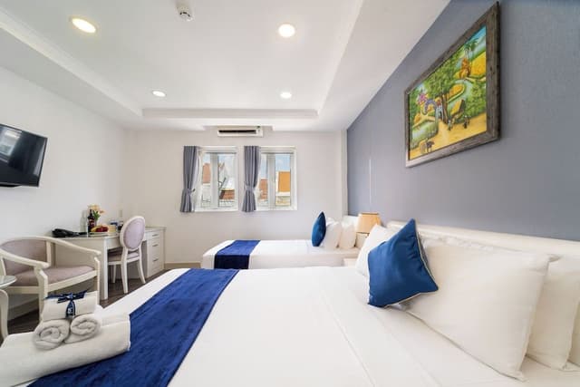 Standard Apartment, Multiple Beds, Bathtub
