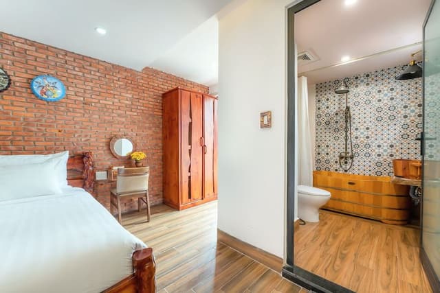 Deluxe Double Room, Bathtub
