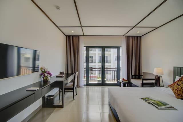 Executive King Balcony Pool View with Daily Afternoon Tea