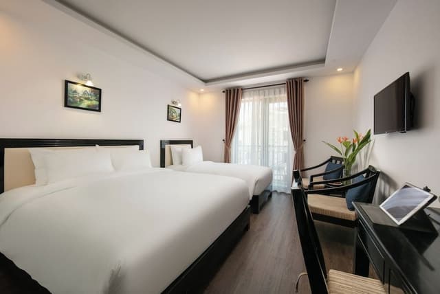 Deluxe Triple Room, 1 Bedroom, City View