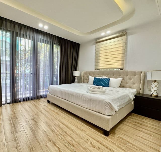 5BR Duplex villa by the beach