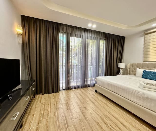 5BR Duplex villa by the beach