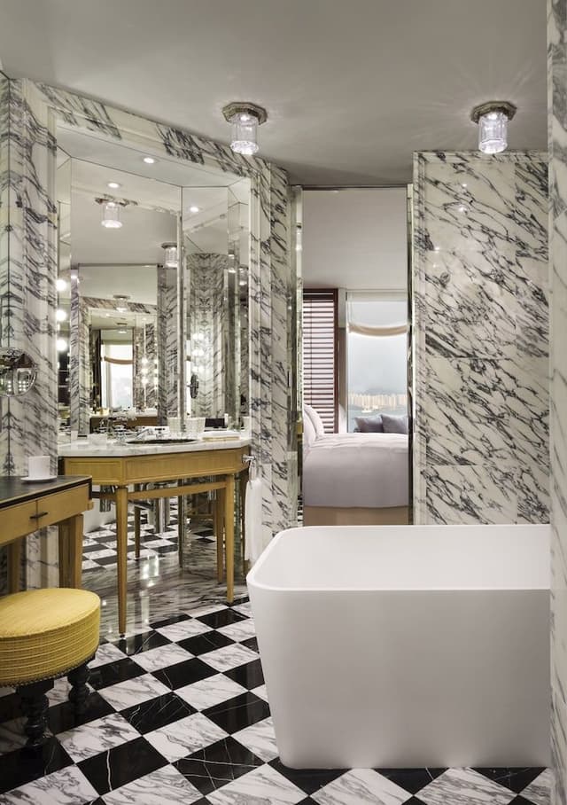 Twin Room (Kowloon Peak View)
