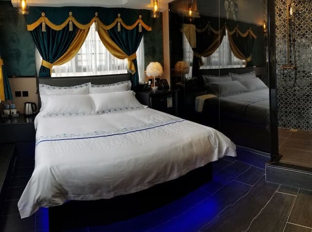Design Double Room, City View