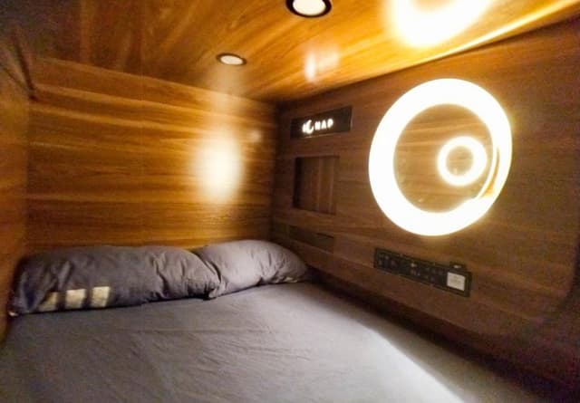 Business Class Sleeping Pod, Mixed