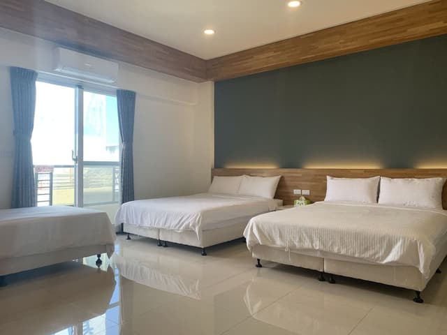 Family Room (301)