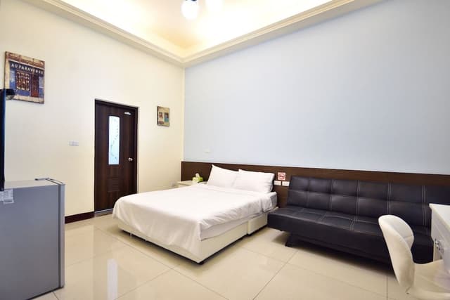 Double Room (101)