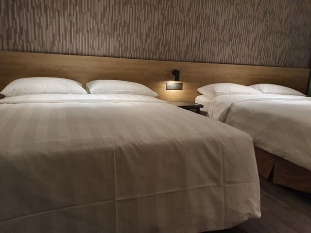 Deluxe Quadruple Room - No Window