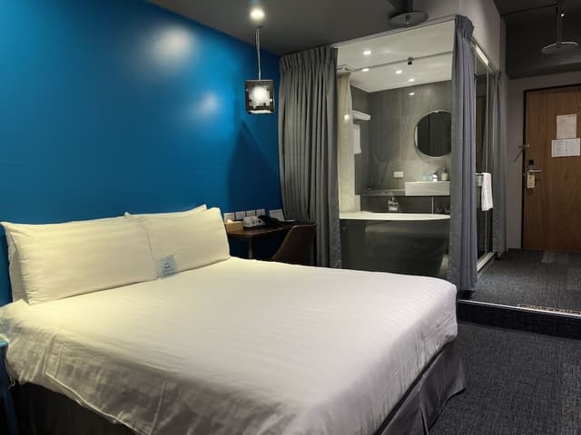 Deluxe Room, Bathtub, City View