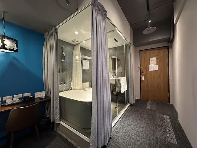 Deluxe Room, Bathtub, City View