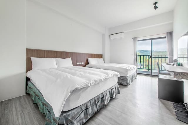 Quadruple Room, Lake View