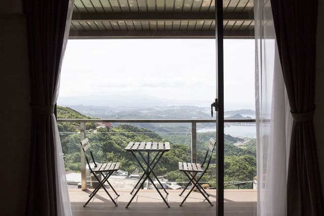 Deluxe Room, 1 Queen Bed, Bathtub, Ocean View