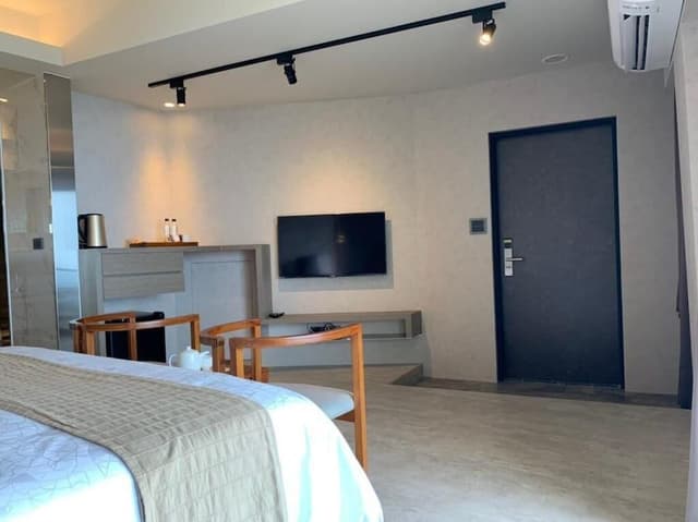 Deluxe Room, 1 Queen Bed, Bathtub, Ocean View