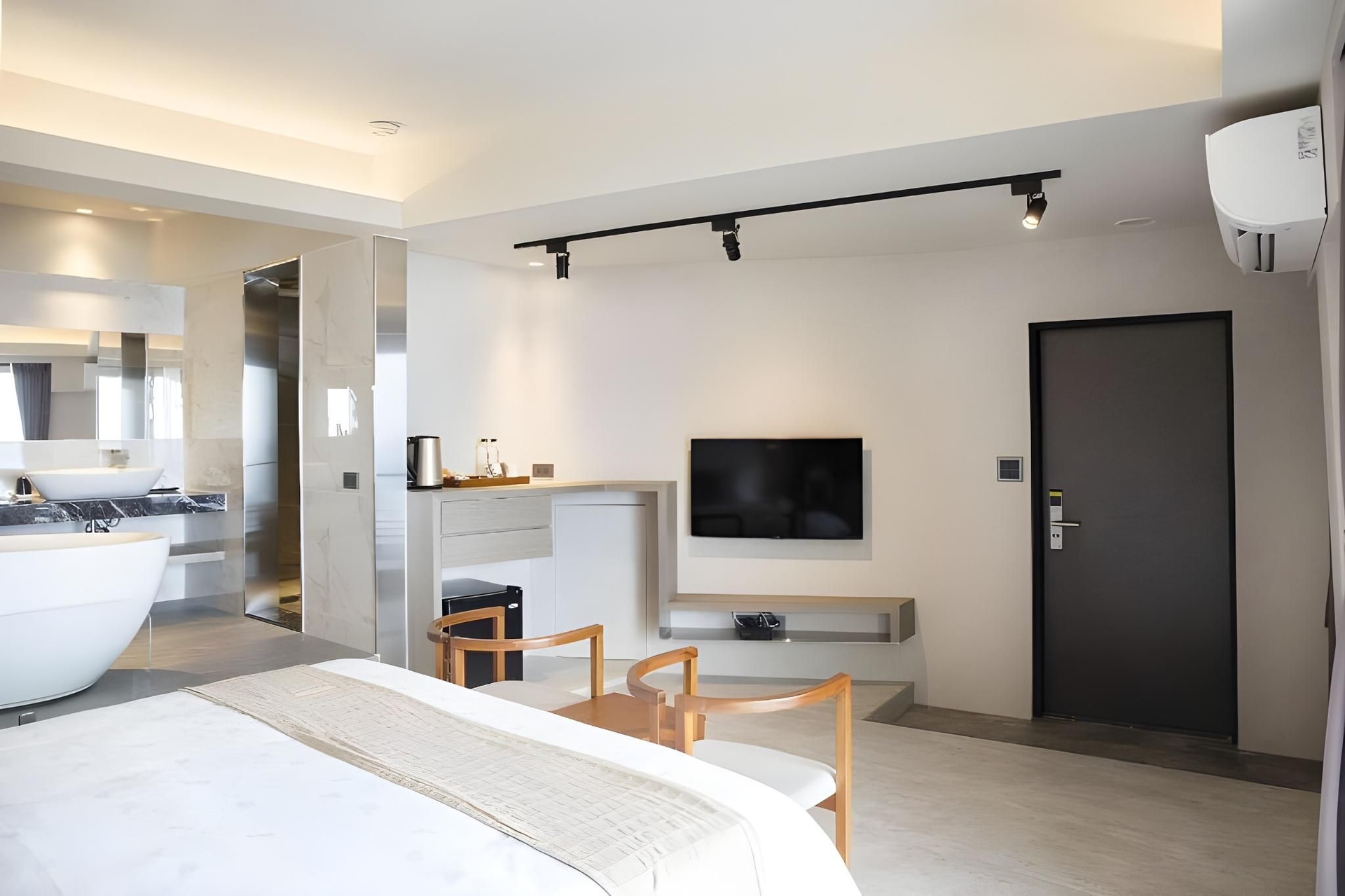Two Easy Inn2