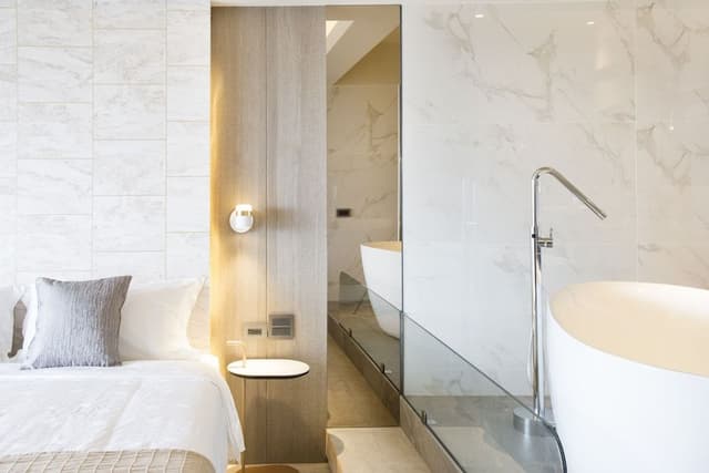 Deluxe Room, 1 Queen Bed, Bathtub, Ocean View