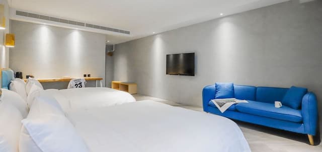 Deluxe Quadruple Room, Bathtub