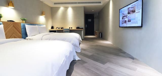 Deluxe Quadruple Room, Bathtub